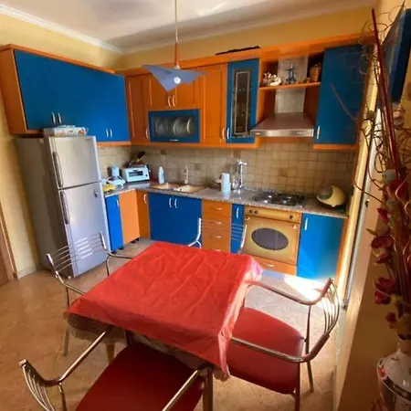 Lovely Apt, Only 5 Minute Walk